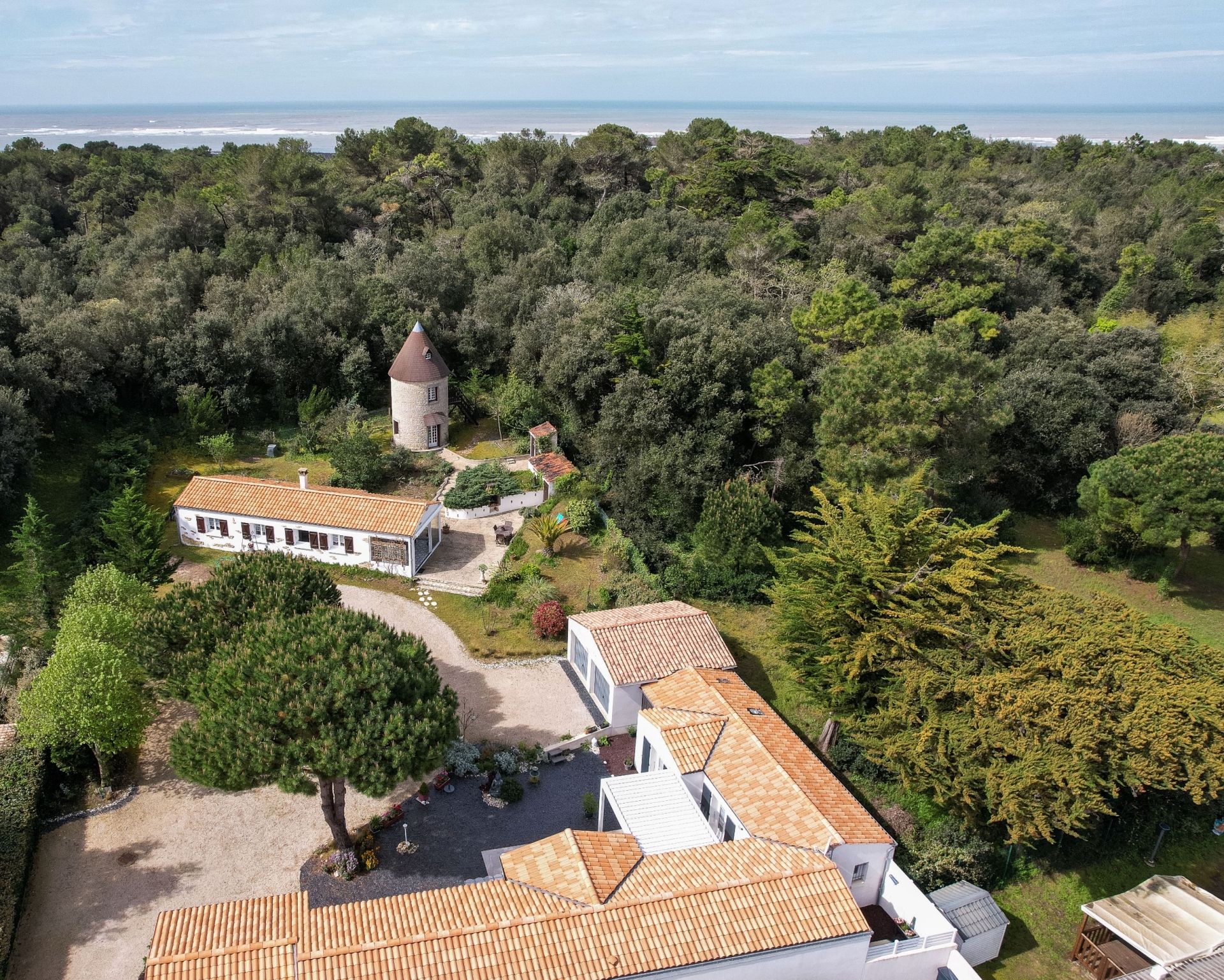 house 8 Rooms for sale on ST GEORGES D OLERON (17190)