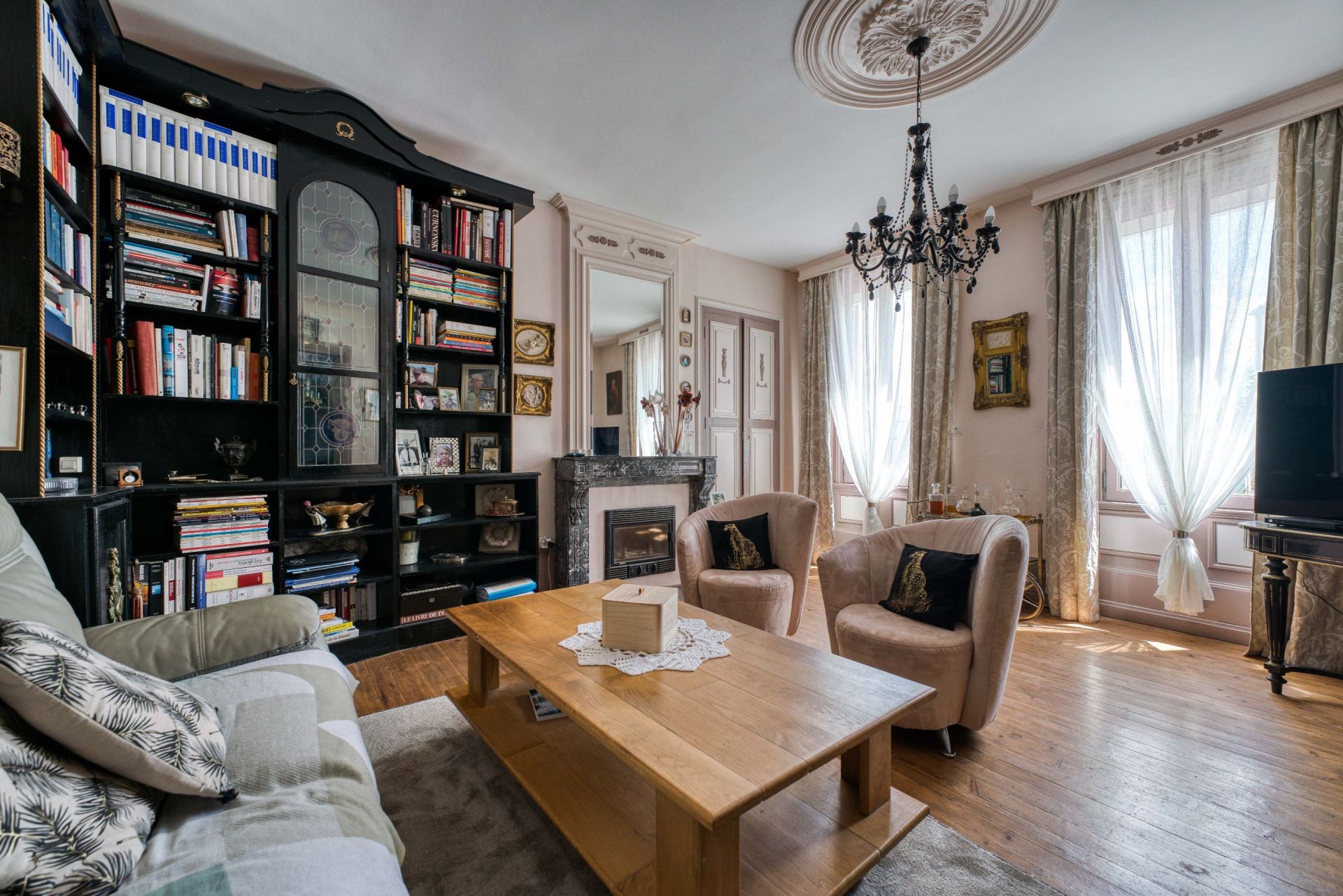 mansion 6 Rooms for sale on PONT L ABBE D ARNOULT (17250)